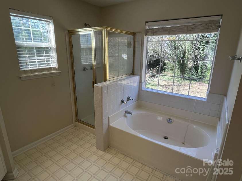 6827 Neuhoff Lane, Charlotte, NC 28269.  MLS# CAR4227183, YatesRealty ID 11879. 