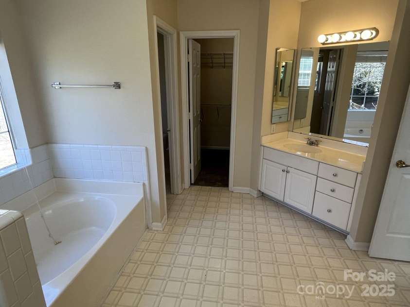 6827 Neuhoff Lane, Charlotte, NC 28269.  MLS# CAR4227183, YatesRealty ID 11879. 