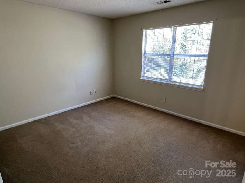 6827 Neuhoff Lane, Charlotte, NC 28269.  MLS# CAR4227183, YatesRealty ID 11879. 