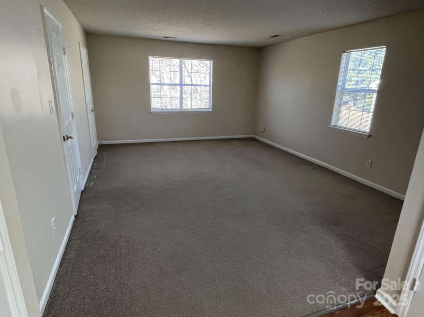 6827 Neuhoff Lane, Charlotte, NC 28269.  MLS# CAR4227183, YatesRealty ID 11879. 