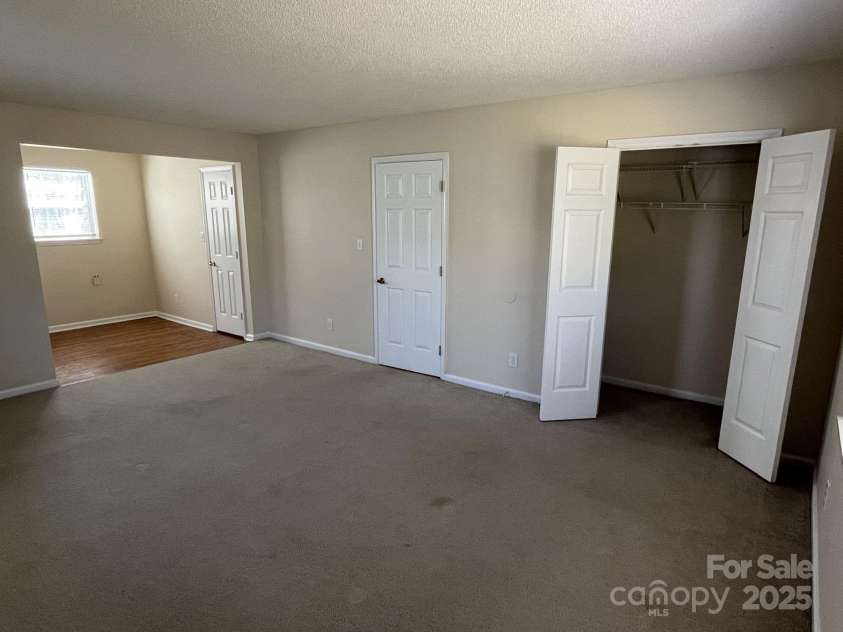 6827 Neuhoff Lane, Charlotte, NC 28269.  MLS# CAR4227183, YatesRealty ID 11879. 