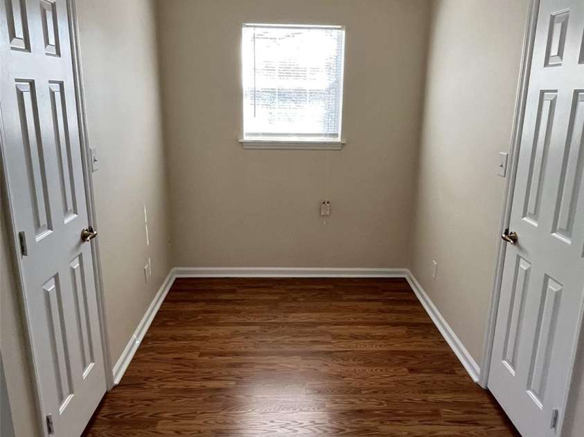 6827 Neuhoff Lane, Charlotte, NC 28269.  MLS# CAR4227183, YatesRealty ID 11879. 