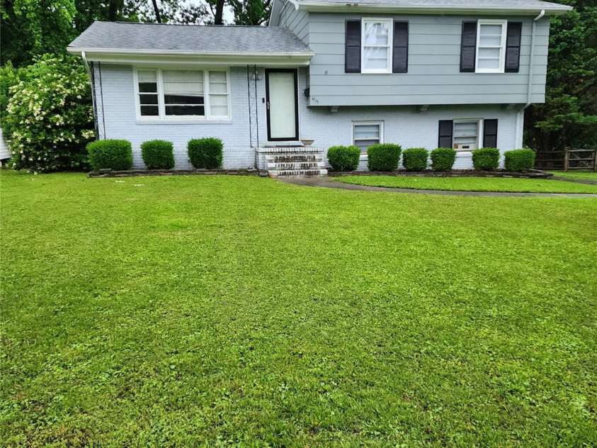 1615 Grovewood Drive, Charlotte, NC 28208.  MLS# CAR4251698, YatesRealty ID 1188. Front 