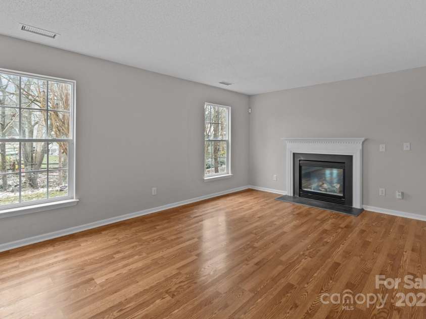 9014 Arbor Creek Drive, Charlotte, NC 28269.  MLS# CAR4225793, YatesRealty ID 1188. Great Room