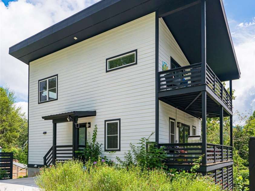 197 Chatham Road, Asheville, NC 28804.  MLS# CAR4290361, YatesRealty ID 11880. 