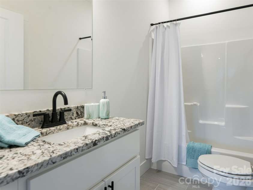 197 Chatham Road, Asheville, NC 28804.  MLS# CAR4290361, YatesRealty ID 11880. Guest Bedroom Full Bath with combo shower/tub