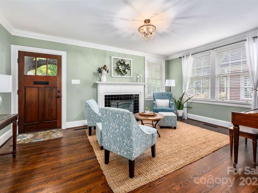 417 Dotger Avenue, Charlotte, NC 28204.  MLS# CAR4255387, YatesRealty ID 11880. 