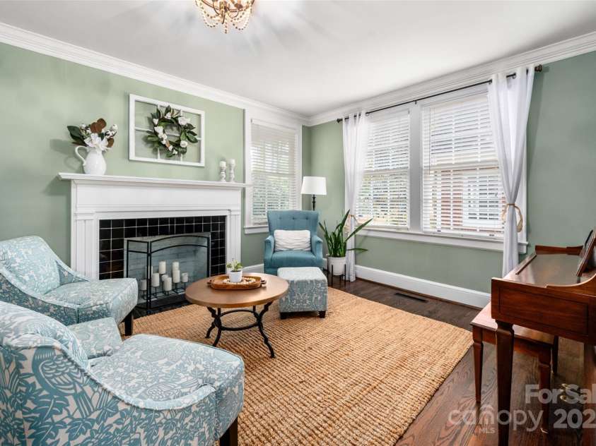 417 Dotger Avenue, Charlotte, NC 28204.  MLS# CAR4255387, YatesRealty ID 11880. 