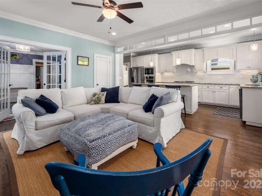 417 Dotger Avenue, Charlotte, NC 28204.  MLS# CAR4255387, YatesRealty ID 11880. 