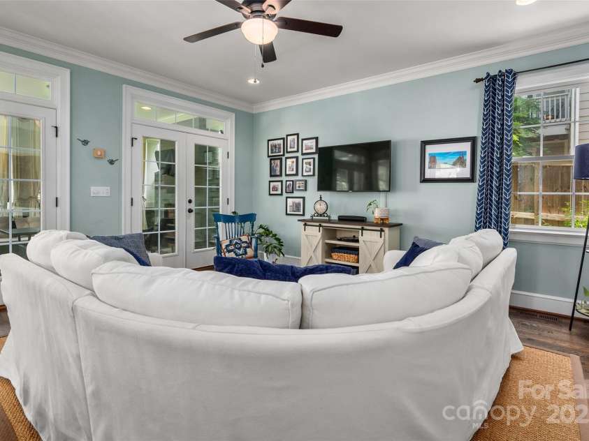 417 Dotger Avenue, Charlotte, NC 28204.  MLS# CAR4255387, YatesRealty ID 11880. 