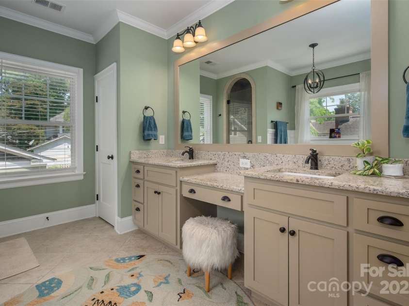 417 Dotger Avenue, Charlotte, NC 28204.  MLS# CAR4255387, YatesRealty ID 11880. 