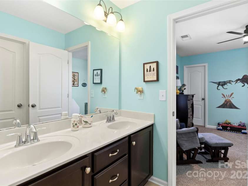 3424 Windstone Lane, Gastonia, NC 28056.  MLS# CAR4251155, YatesRealty ID 11881. Jack and Jill bath