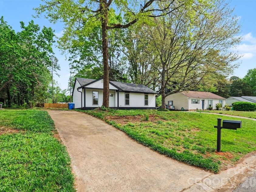 10237 Cairnsmore Place, Mint Hill, NC 28227.  MLS# CAR4363397, YatesRealty ID 11883. 