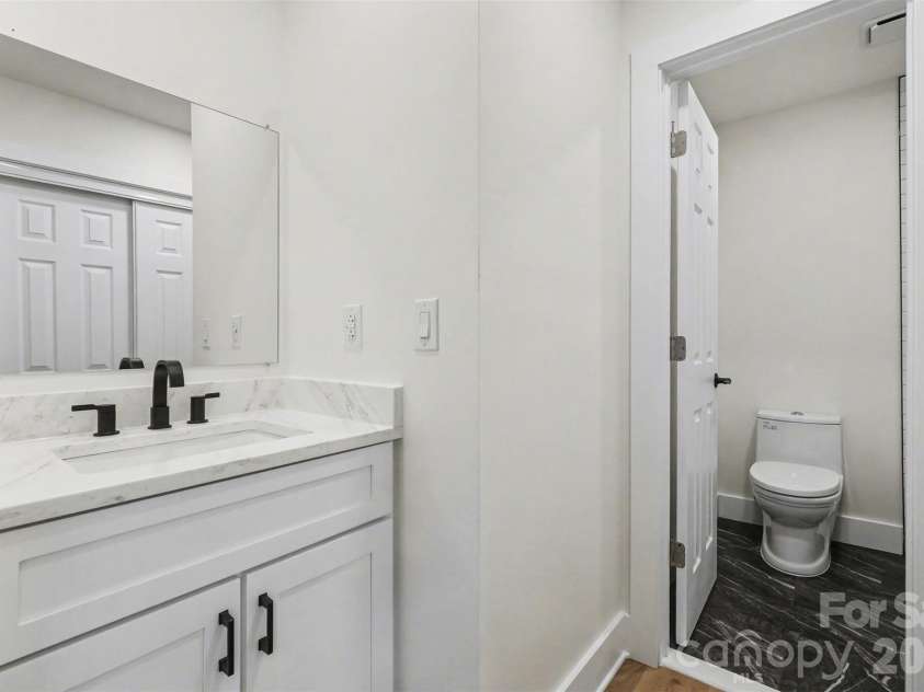 10237 Cairnsmore Place, Mint Hill, NC 28227.  MLS# CAR4363397, YatesRealty ID 11883. Primary ensuite bathroom