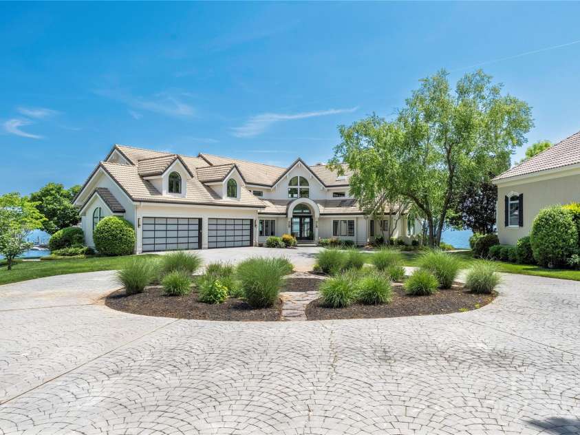 3386 Governors Island Drive, Denver, NC 28037.  MLS# CAR4255222, YatesRealty ID 11883. 