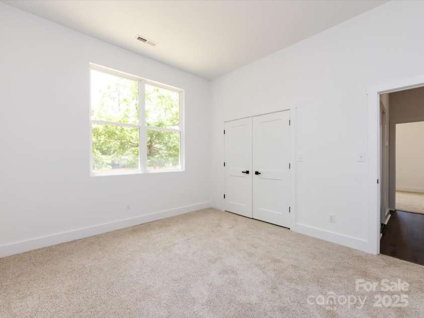 3007 West Boulevard, Charlotte, NC 28208.  MLS# CAR4249716, YatesRealty ID 11884. 