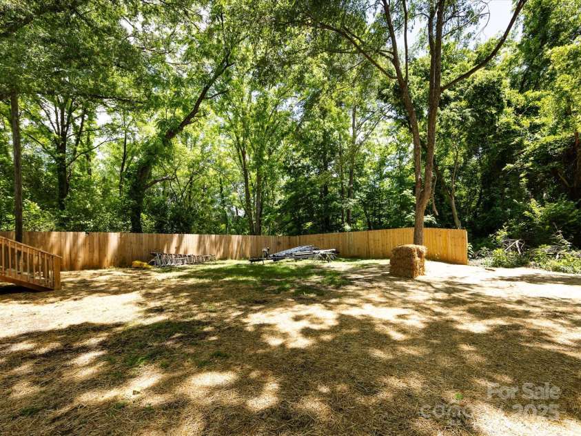 3007 West Boulevard, Charlotte, NC 28208.  MLS# CAR4249716, YatesRealty ID 11884. 