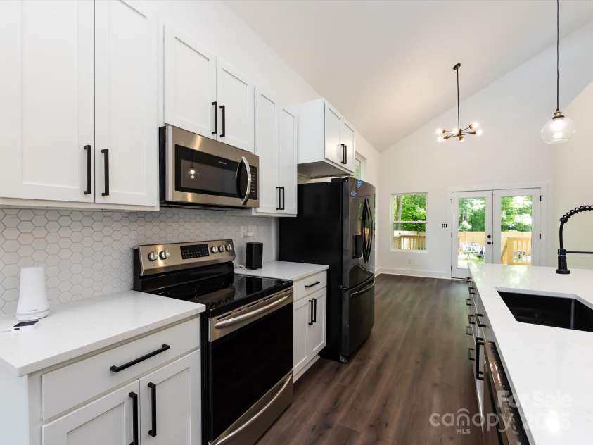 3007 West Boulevard, Charlotte, NC 28208.  MLS# CAR4249716, YatesRealty ID 11884. Appliances