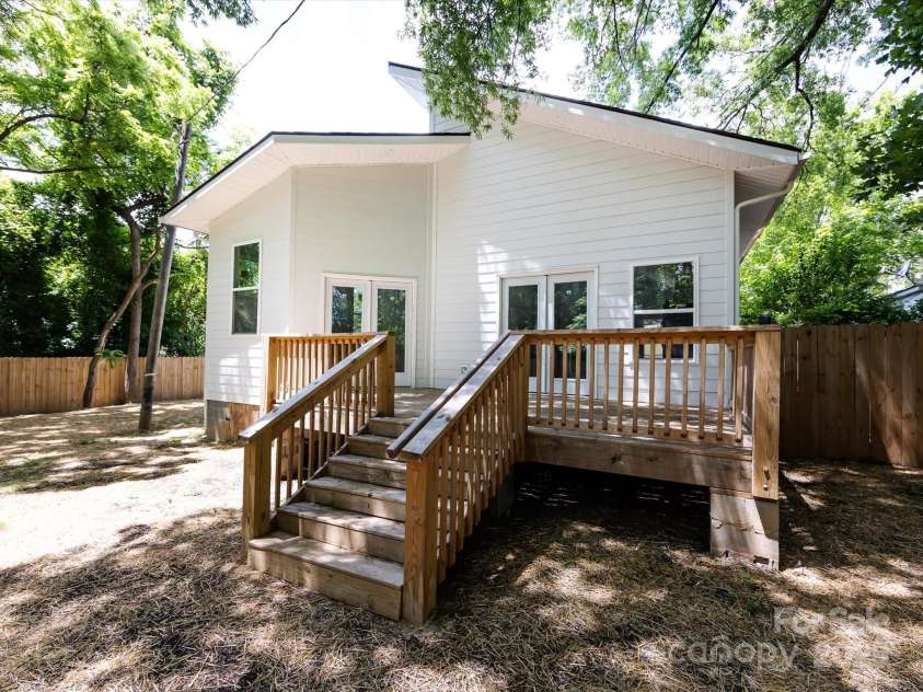 3007 West Boulevard, Charlotte, NC 28208.  MLS# CAR4249716, YatesRealty ID 11884. Deck view