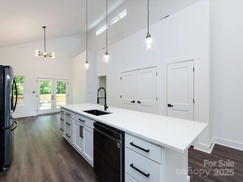3007 West Boulevard, Charlotte, NC 28208.  MLS# CAR4249716, YatesRealty ID 11884. Dishwasher