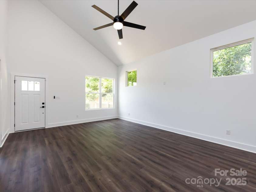 3007 West Boulevard, Charlotte, NC 28208.  MLS# CAR4249716, YatesRealty ID 11884. Entryway window