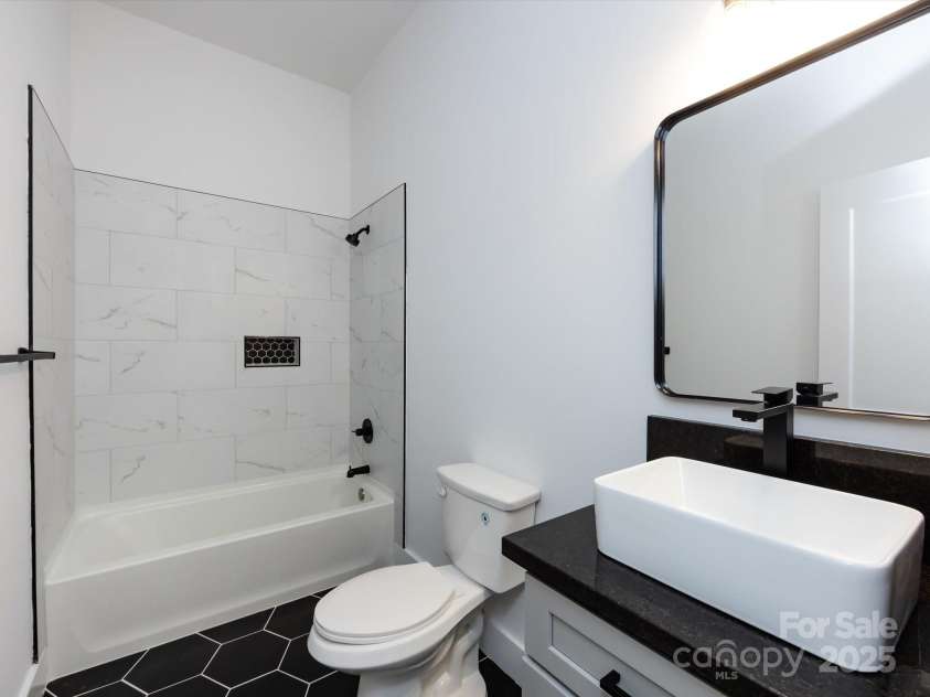 3007 West Boulevard, Charlotte, NC 28208.  MLS# CAR4249716, YatesRealty ID 11884. Hall bathroom