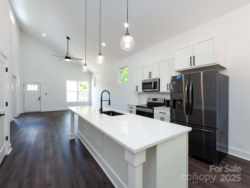 3007 West Boulevard, Charlotte, NC 28208.  MLS# CAR4249716, YatesRealty ID 11884. Kitchen