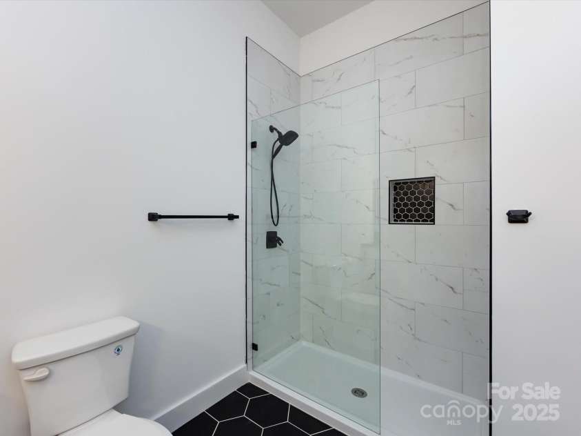 3007 West Boulevard, Charlotte, NC 28208.  MLS# CAR4249716, YatesRealty ID 11884. Shower