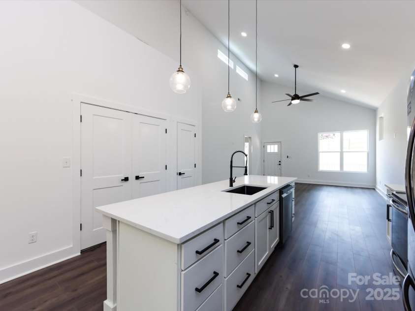 3007 West Boulevard, Charlotte, NC 28208.  MLS# CAR4249716, YatesRealty ID 11884. Sink