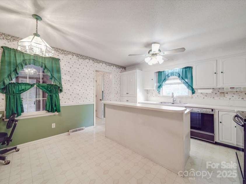 1604 Buckingham Avenue, Gastonia, NC 28054.  MLS# CAR4239764, YatesRealty ID 11888. 