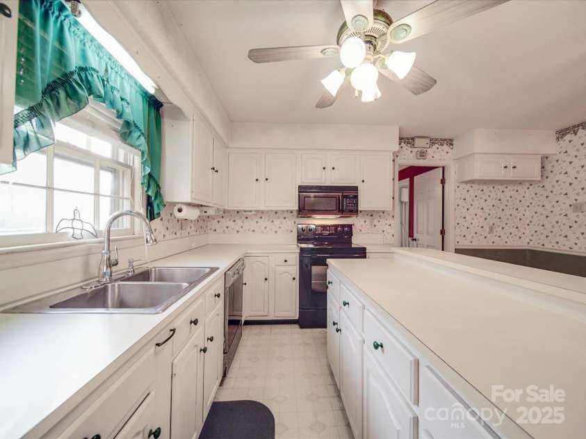 1604 Buckingham Avenue, Gastonia, NC 28054.  MLS# CAR4239764, YatesRealty ID 11888. 