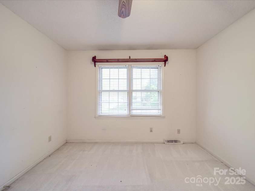 1604 Buckingham Avenue, Gastonia, NC 28054.  MLS# CAR4239764, YatesRealty ID 11888. 