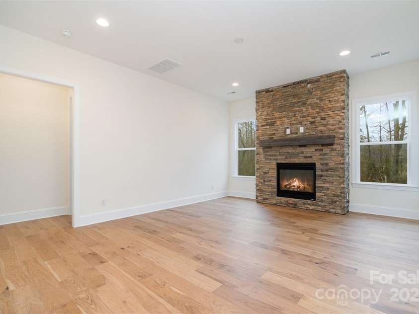 558 Edmunds Lane, Clover, SC 29710.  MLS# CAR4232686, YatesRealty ID 11890. 