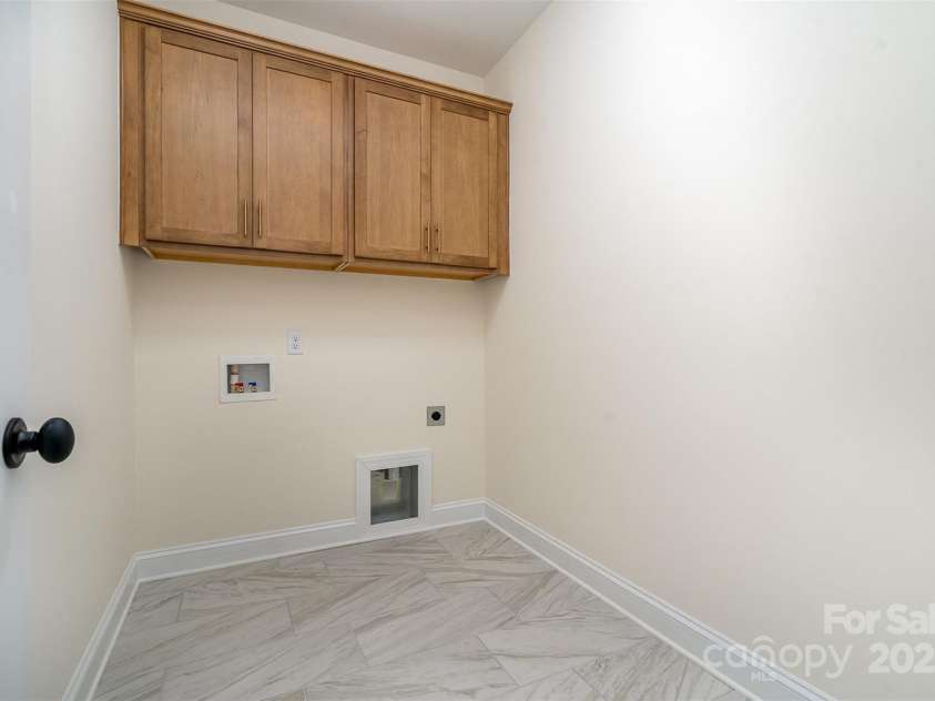 558 Edmunds Lane, Clover, SC 29710.  MLS# CAR4232686, YatesRealty ID 11890. 