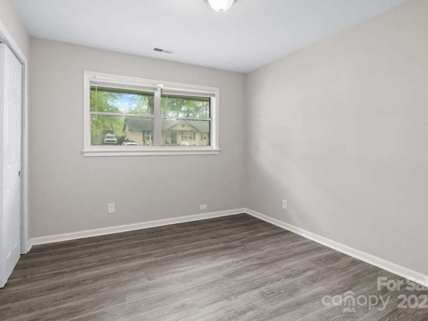 816 Echo Glen Road, Charlotte, NC 28213.  MLS# CAR4248212, YatesRealty ID 11891. First bedroom walking in.