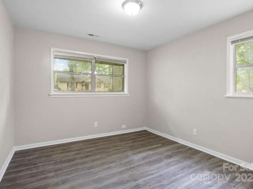 816 Echo Glen Road, Charlotte, NC 28213.  MLS# CAR4248212, YatesRealty ID 11891. Second bedroom down hall on left, immediately walking in.