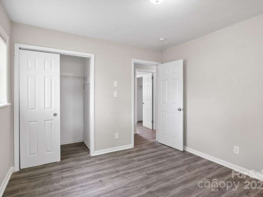 816 Echo Glen Road, Charlotte, NC 28213.  MLS# CAR4248212, YatesRealty ID 11891. Second bedroom facing entry door.