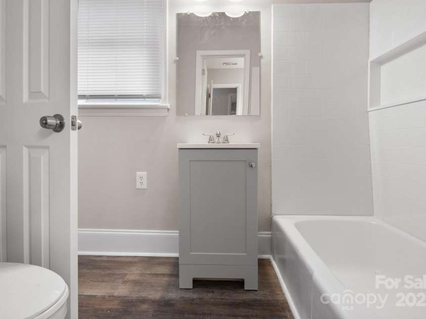 816 Echo Glen Road, Charlotte, NC 28213.  MLS# CAR4248212, YatesRealty ID 11891. Second shot of half bathroom. Door on left leads to primary bedroom. Back is to hallway that connects remainder of home.