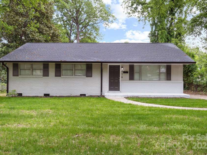 816 Echo Glen Road, Charlotte, NC 28213.  MLS# CAR4248212, YatesRealty ID 11891. Welcome to 816 Echo Glen Rd!!
