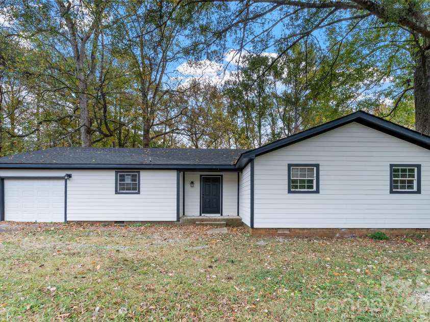8608 Willhill Road, Mint Hill, NC 28227.  MLS# CAR4346326, YatesRealty ID 11891. 