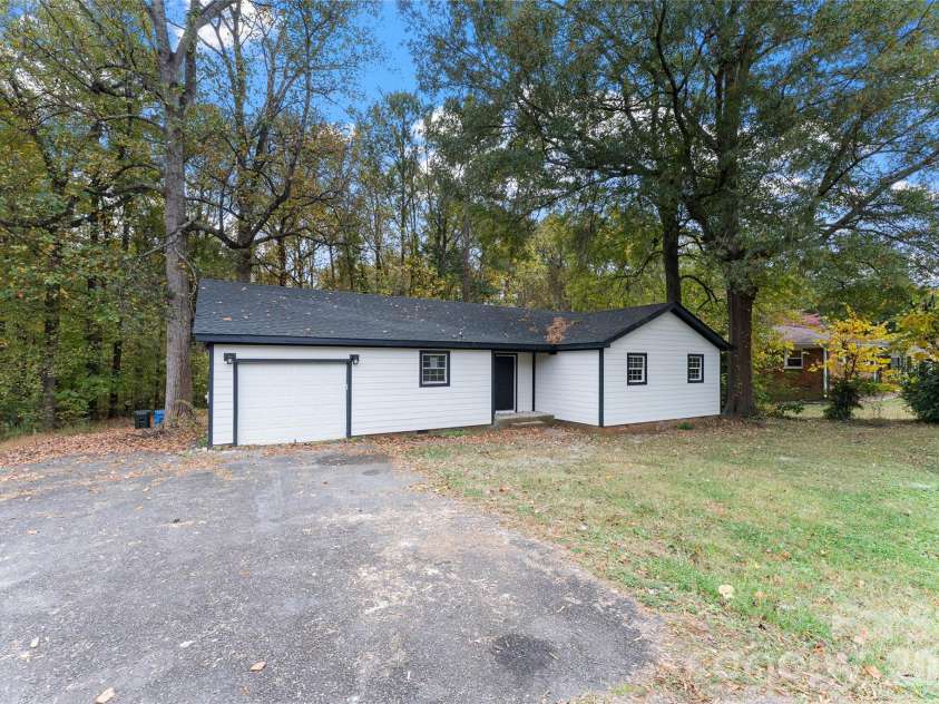 8608 Willhill Road, Mint Hill, NC 28227.  MLS# CAR4346326, YatesRealty ID 11891. 