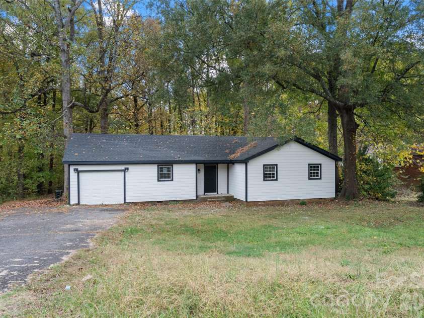 8608 Willhill Road, Mint Hill, NC 28227.  MLS# CAR4346326, YatesRealty ID 11891. 