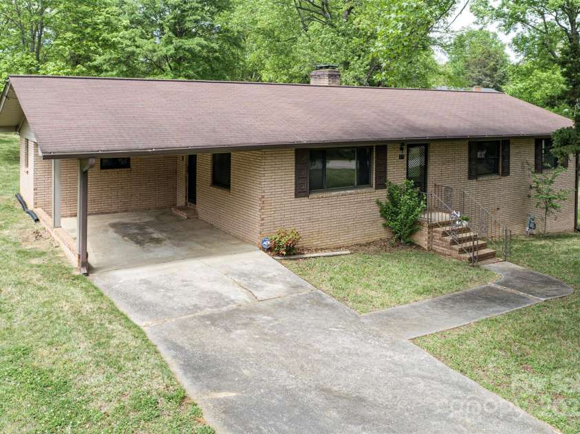 134 Piedmont Drive, Kannapolis, NC 28081.  MLS# CAR4247129, YatesRealty ID 11892. 
