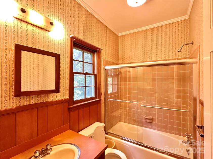 1506 Dallas Cherryville Highway, Dallas, NC 28034.  MLS# CAR4153907, YatesRealty ID 11894. 