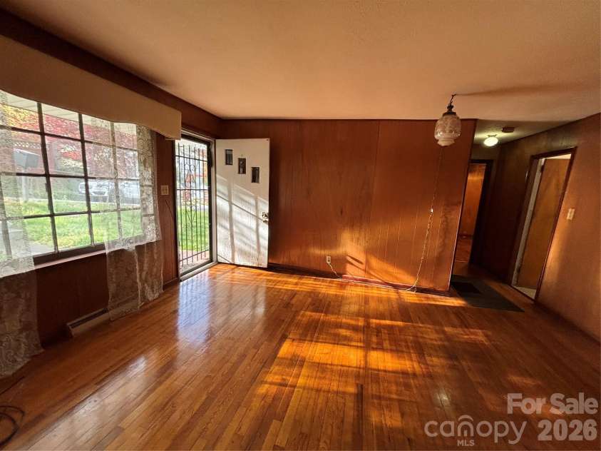 71 Balm Grove Avenue, Asheville, NC 28806.  MLS# CAR4366800, YatesRealty ID 11894. 