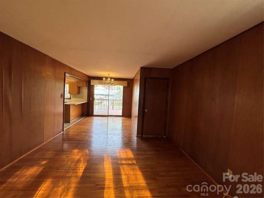 71 Balm Grove Avenue, Asheville, NC 28806.  MLS# CAR4366800, YatesRealty ID 11894. 