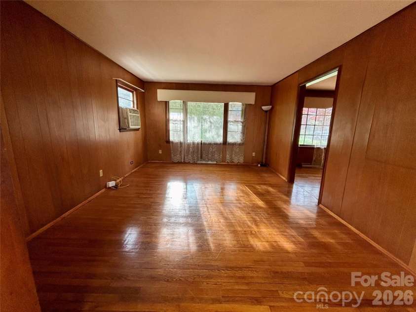 71 Balm Grove Avenue, Asheville, NC 28806.  MLS# CAR4366800, YatesRealty ID 11894. 