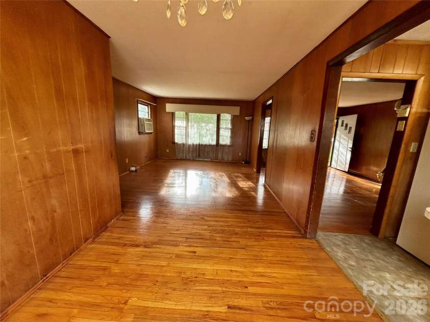 71 Balm Grove Avenue, Asheville, NC 28806.  MLS# CAR4366800, YatesRealty ID 11894. 