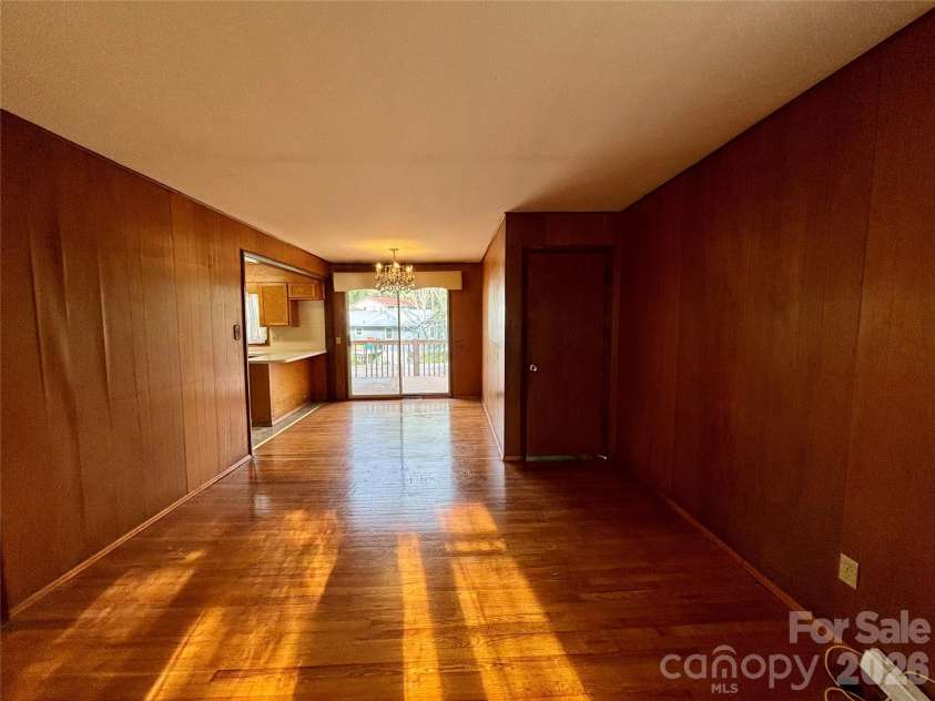 71 Balm Grove Avenue, Asheville, NC 28806.  MLS# CAR4366800, YatesRealty ID 11894. 