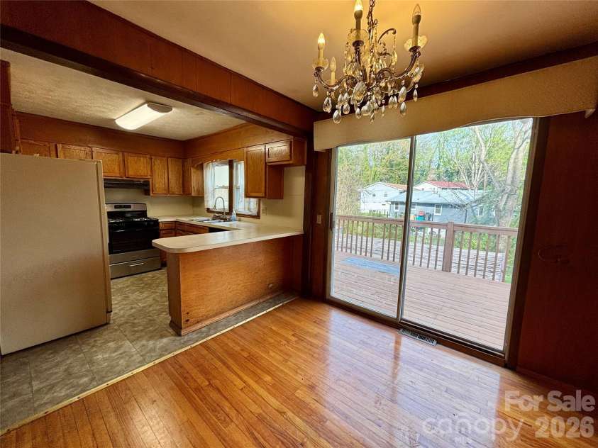 71 Balm Grove Avenue, Asheville, NC 28806.  MLS# CAR4366800, YatesRealty ID 11894. 